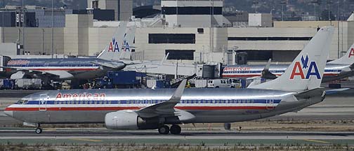 American Boeing 737-823 N927AN, August 20, 2013